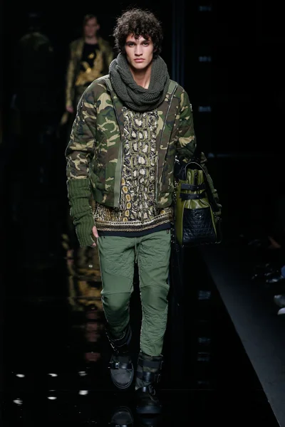 Look 8